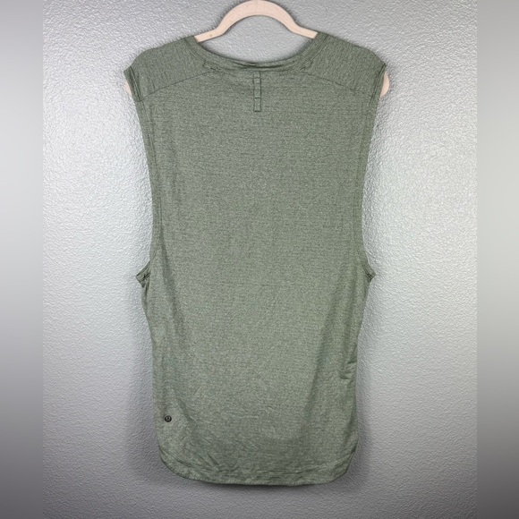 Lululemon License To Train Men’s Green Tank Top Lightweight Running Locker Loop - Picture 8 of 9